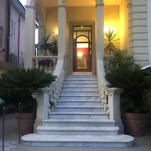 https://hotel-regina-lido-di-camaiore.it-tuscanyhotel.com